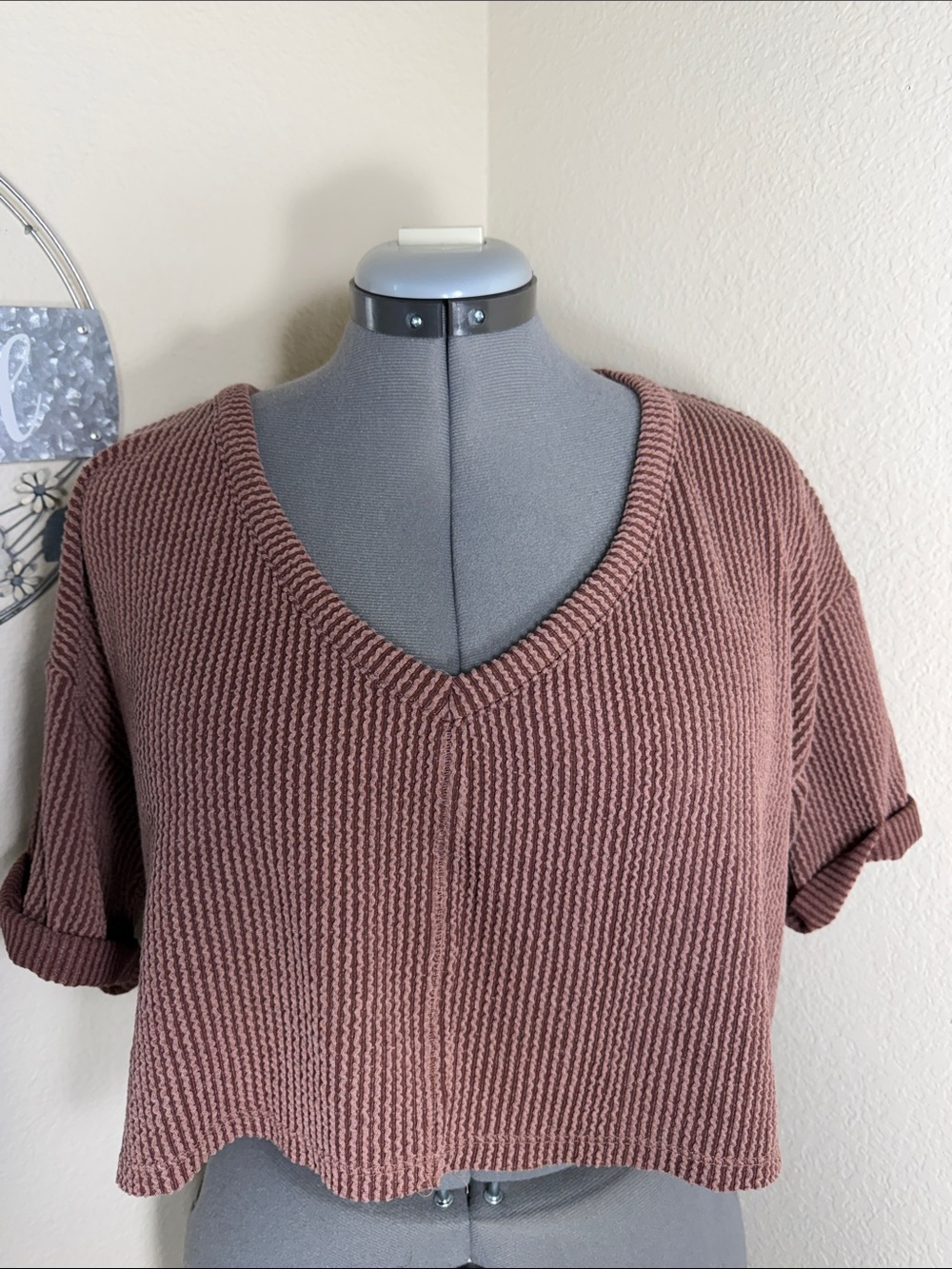 Altar'd State Waffle Knit Crop Top Medium M Mauve V-Neck Cuffed Short Sleeve